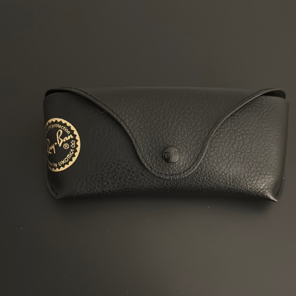 Ray-Ban Black Wayfarer Sunglasses - Picture 4 of 9